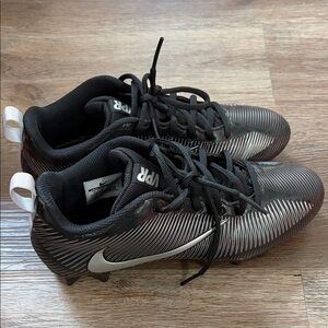 Nike Vapor Strike 5 TD football cleats in black and metallic silver.Used s 7